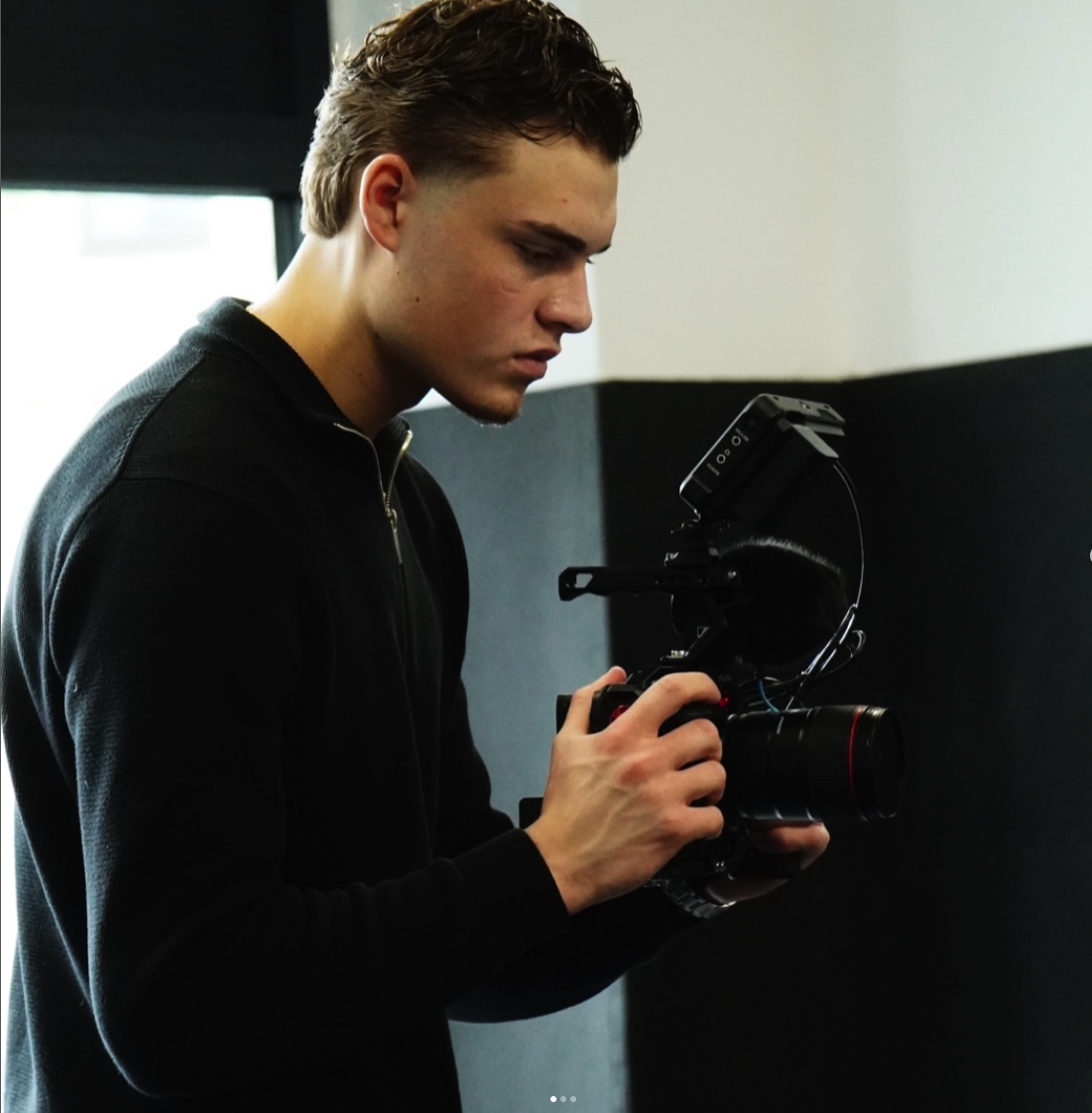 Sebo, Gründer DualFrame Marketing, mit Kamera
